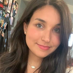 Meet your Posher, Adriana
